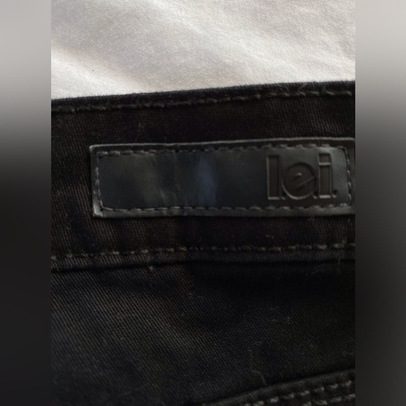 Like New!Never worn. L.e.i. Dark black fabric cotton like. - Picture 3 of 7
